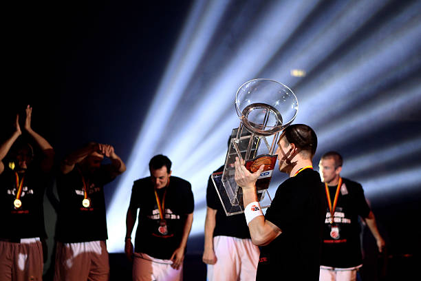 而王楚钦则 而王楚钦则