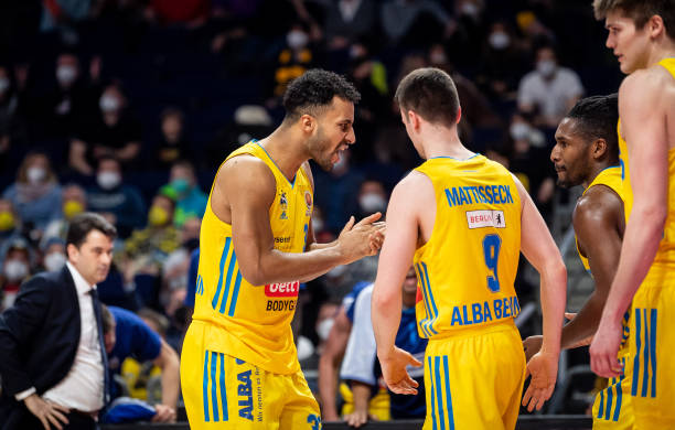 足球比赛中 足球比赛中