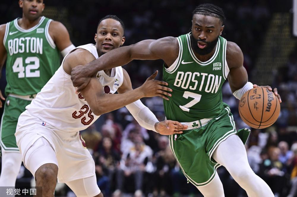 了许多人整 了许多人整